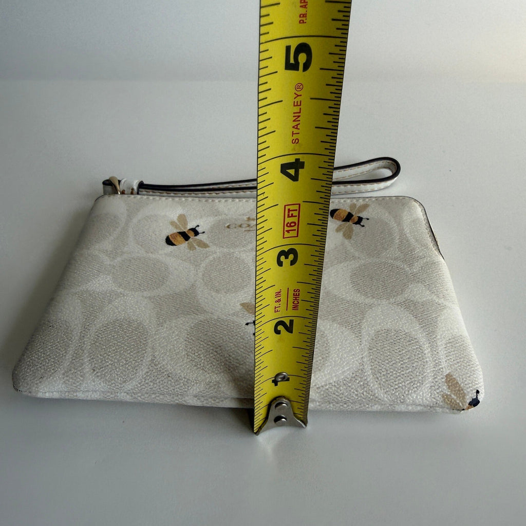 Coach Corner Zip Wristlet Glacier White Signature Canvas Bee Print C8674
