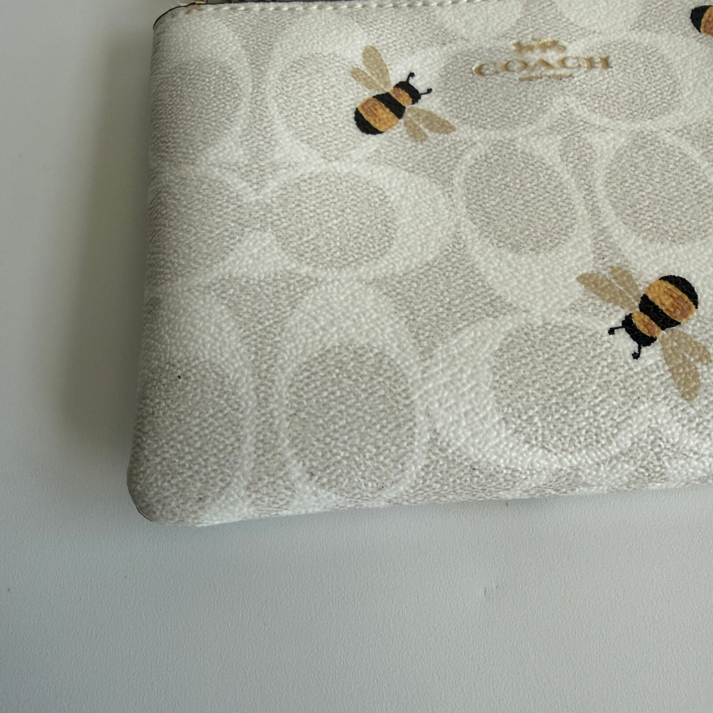 Coach Corner Zip Wristlet Glacier White Signature Canvas Bee Print C8674