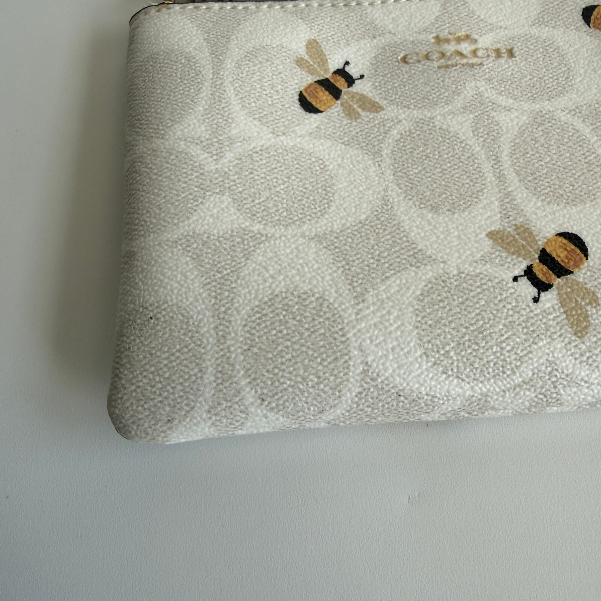 Coach Corner Zip Wristlet Glacier White Signature Canvas Bee Print C8674