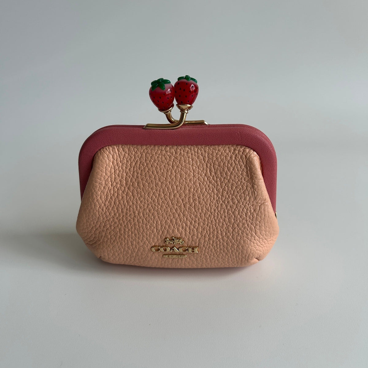 Coach Nora Kisslock Card Case Pink Pebbled Leather Coin Purse C8334