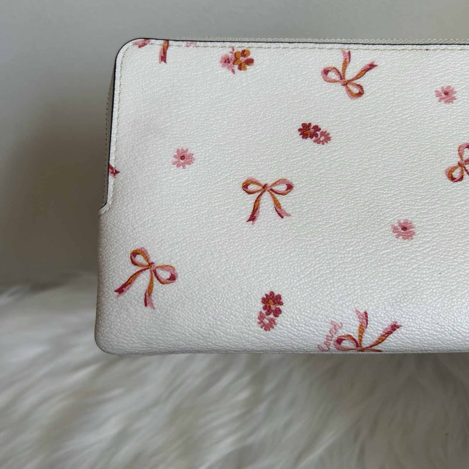 Coach Double Zip Wallet Chalk White Pebbled Leather Wristlet Excellent