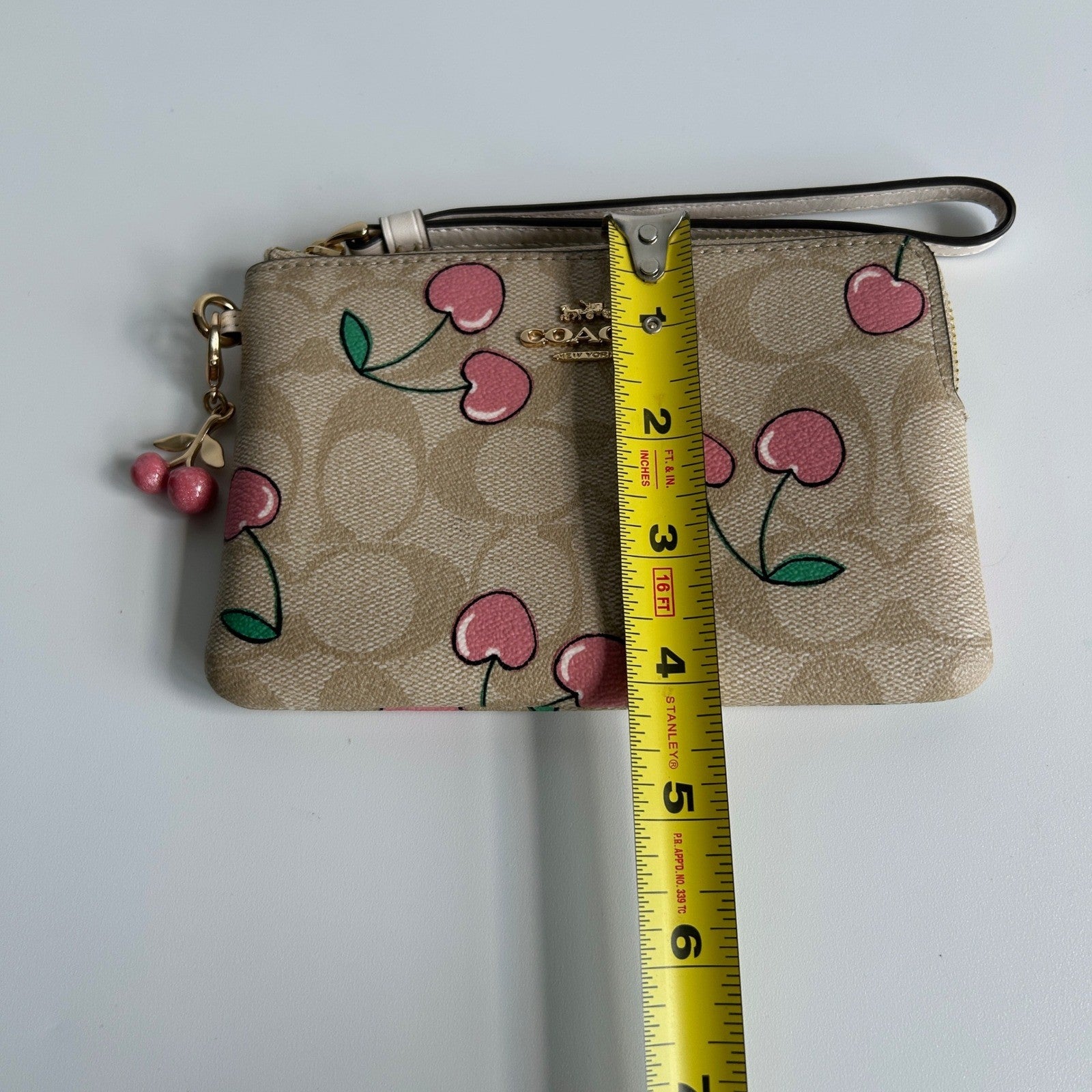 Coach Corner Zip Wristlet Khaki Pink Heart Cherry Canvas Leather Excellent