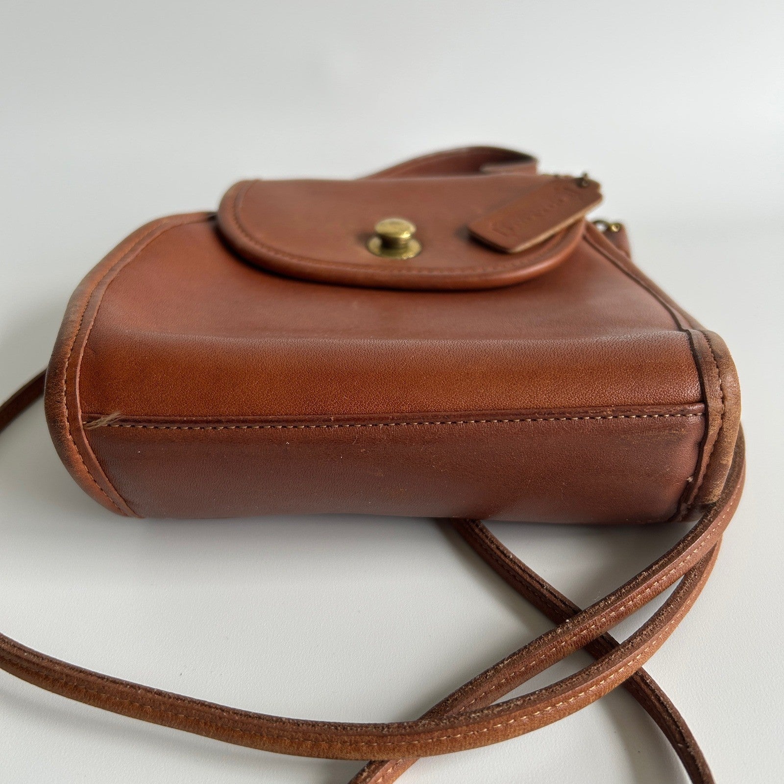Coach Derby 9904 British Tan Glovetanned Leather Crossbody Bag Good