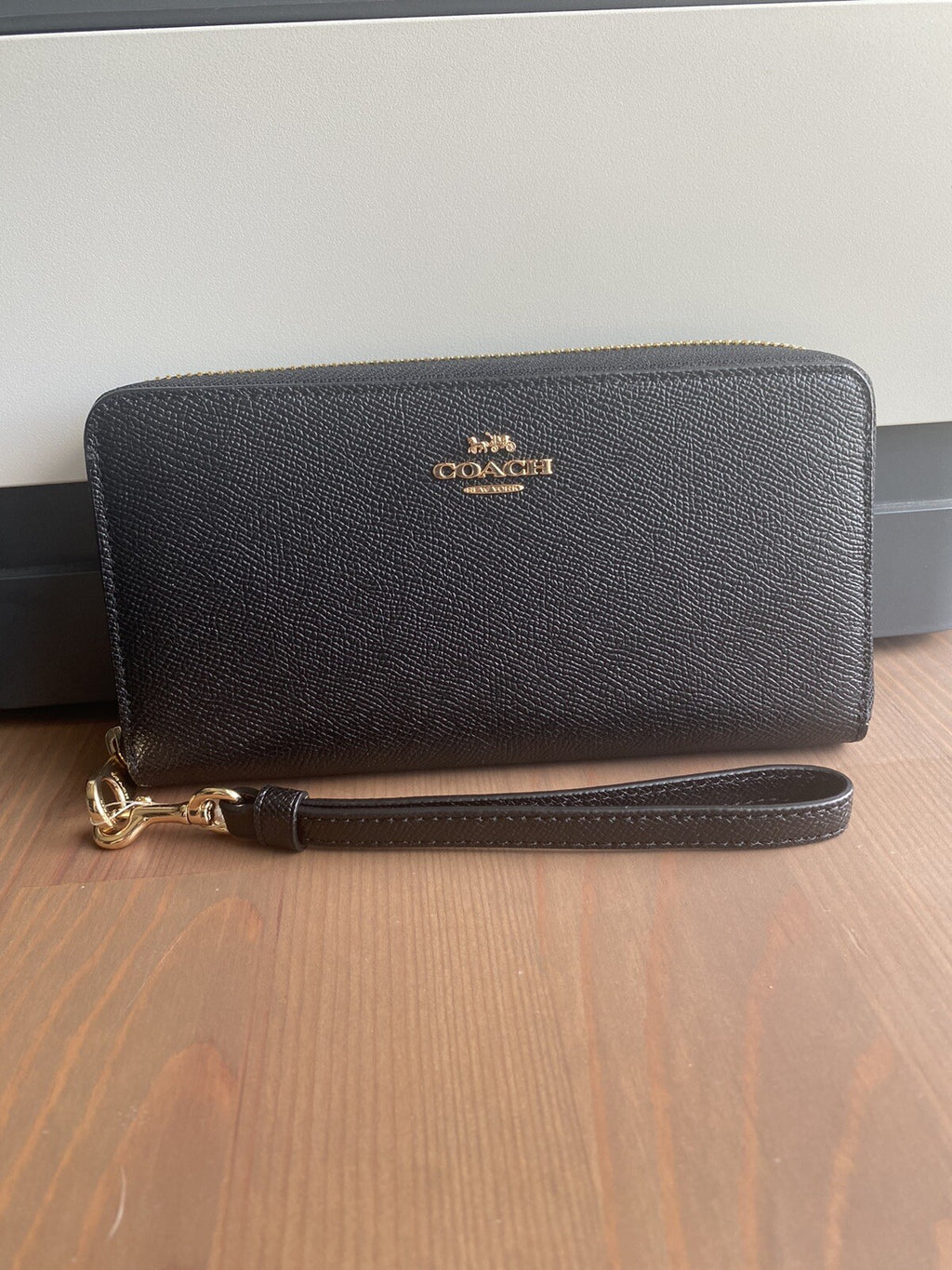 NWOT Coach Long Zip Around Wallet In Gold/Black