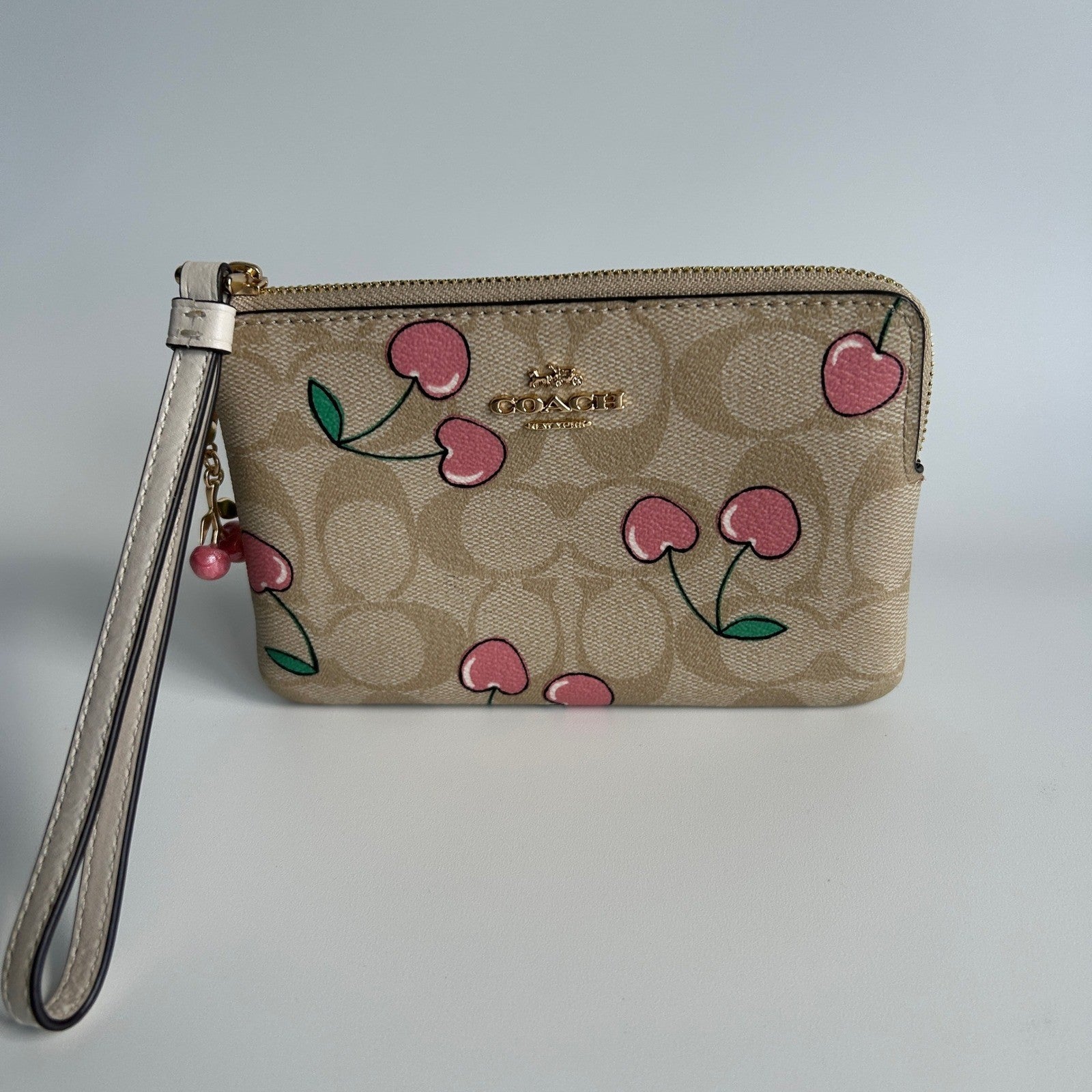 Coach Corner Zip Wristlet Khaki Pink Heart Cherry Canvas Leather Excellent