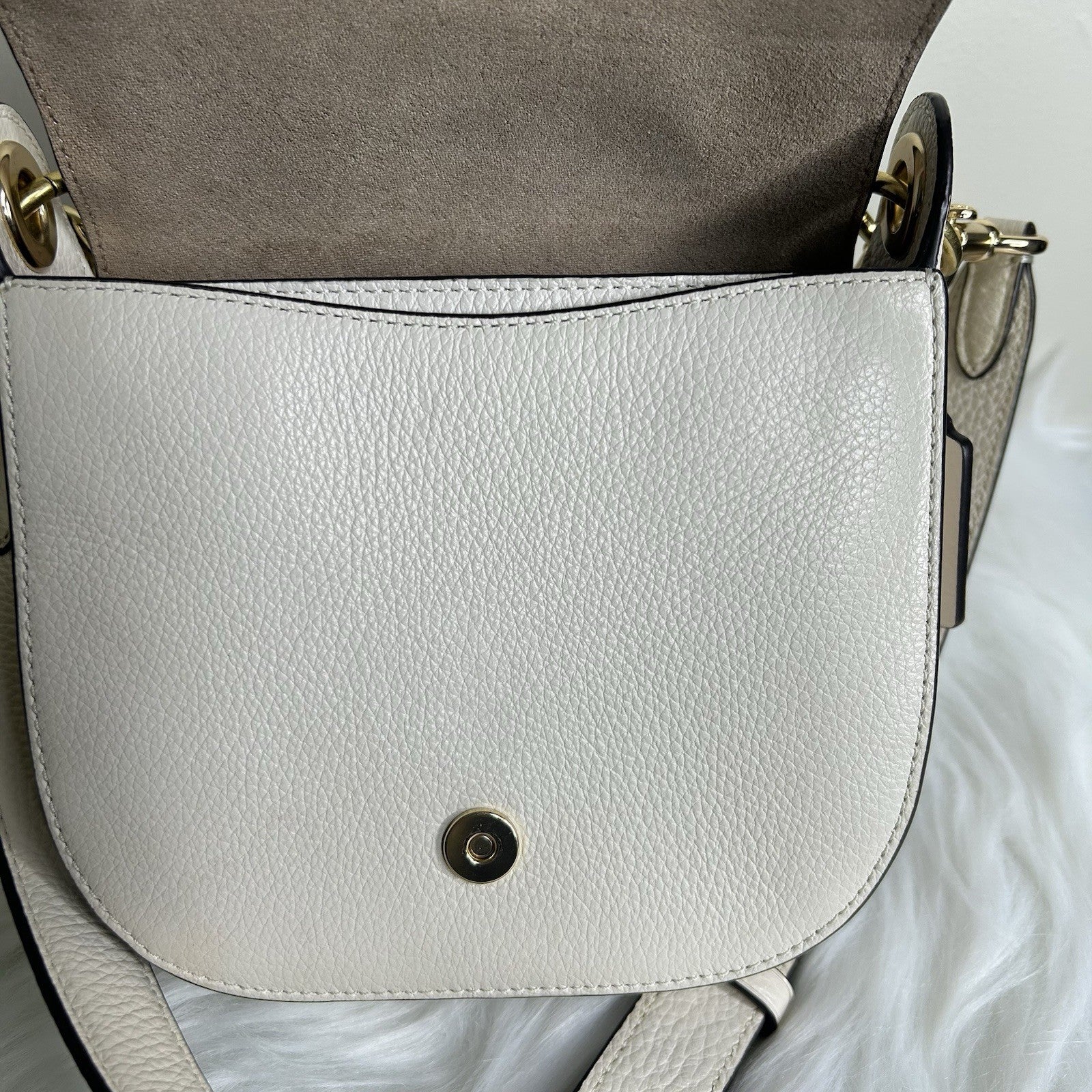 Coach Kleo 17 Chalk White Pebbled Leather Shoulder Bag Excellent