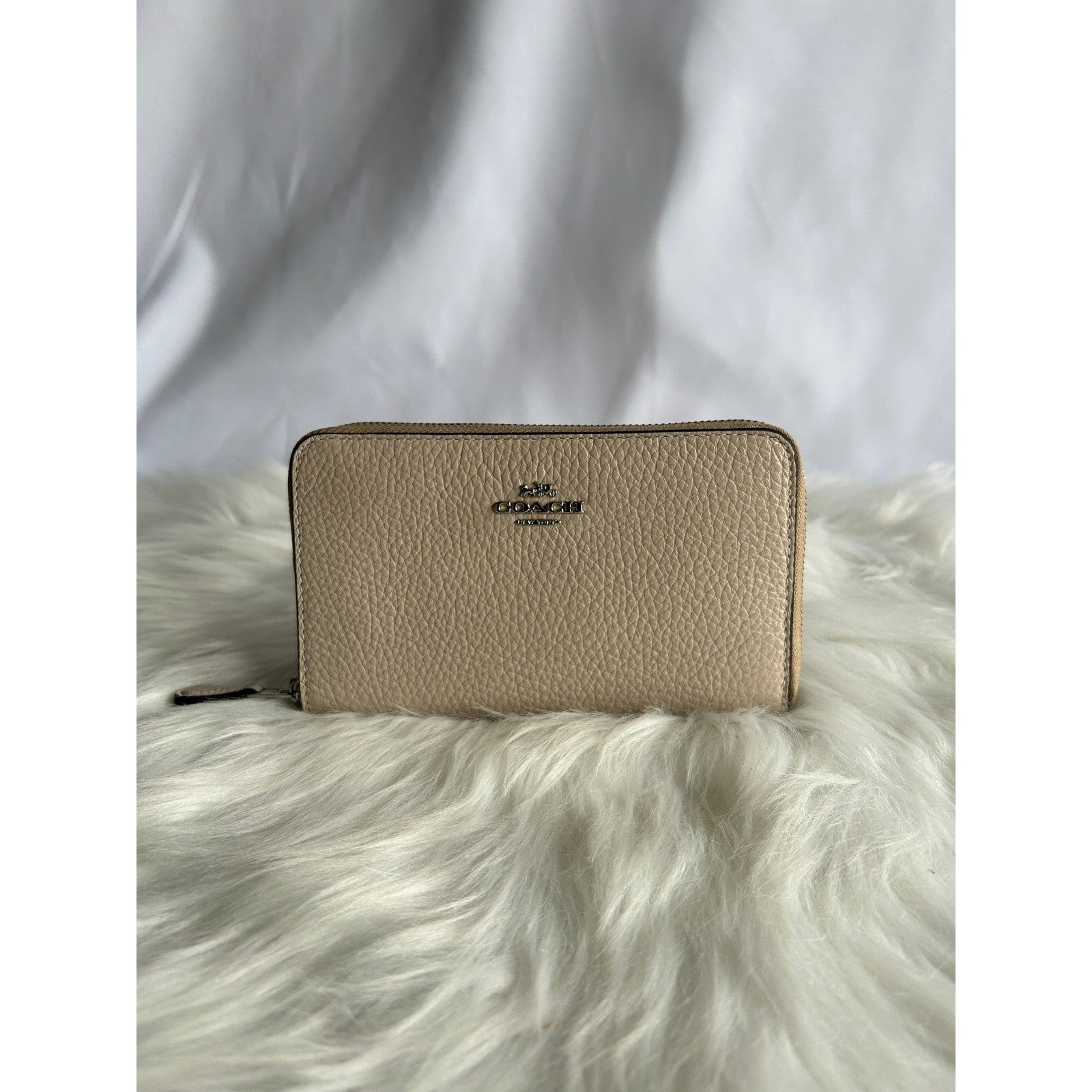 Coach Medium Zip Around Taupe Pebbled Leather Wallet Excellent