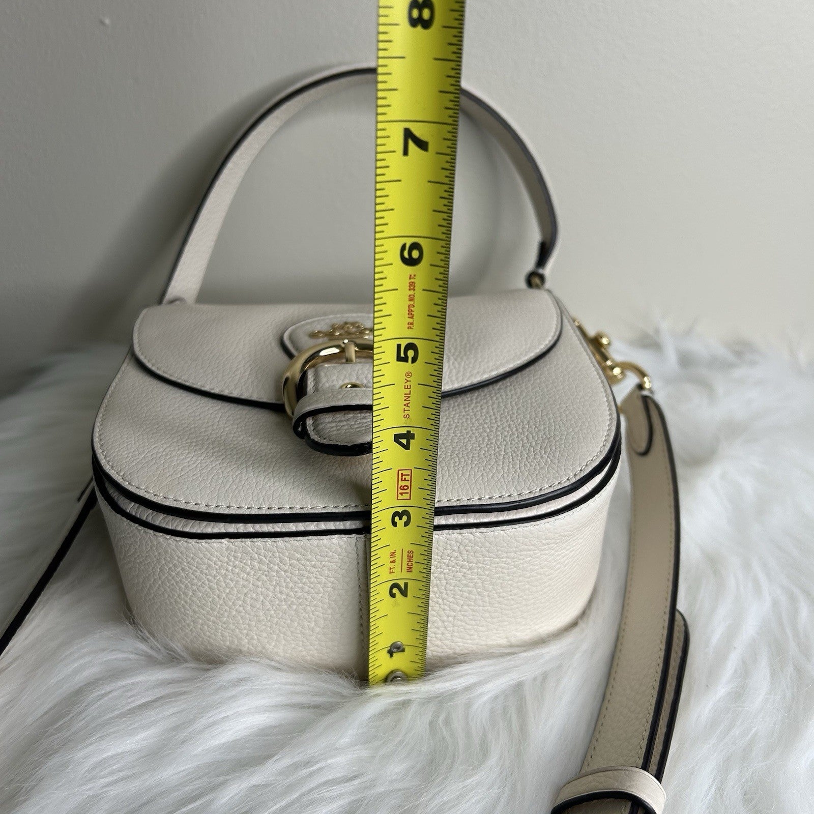 Coach Kleo 17 Chalk White Pebbled Leather Shoulder Bag Excellent