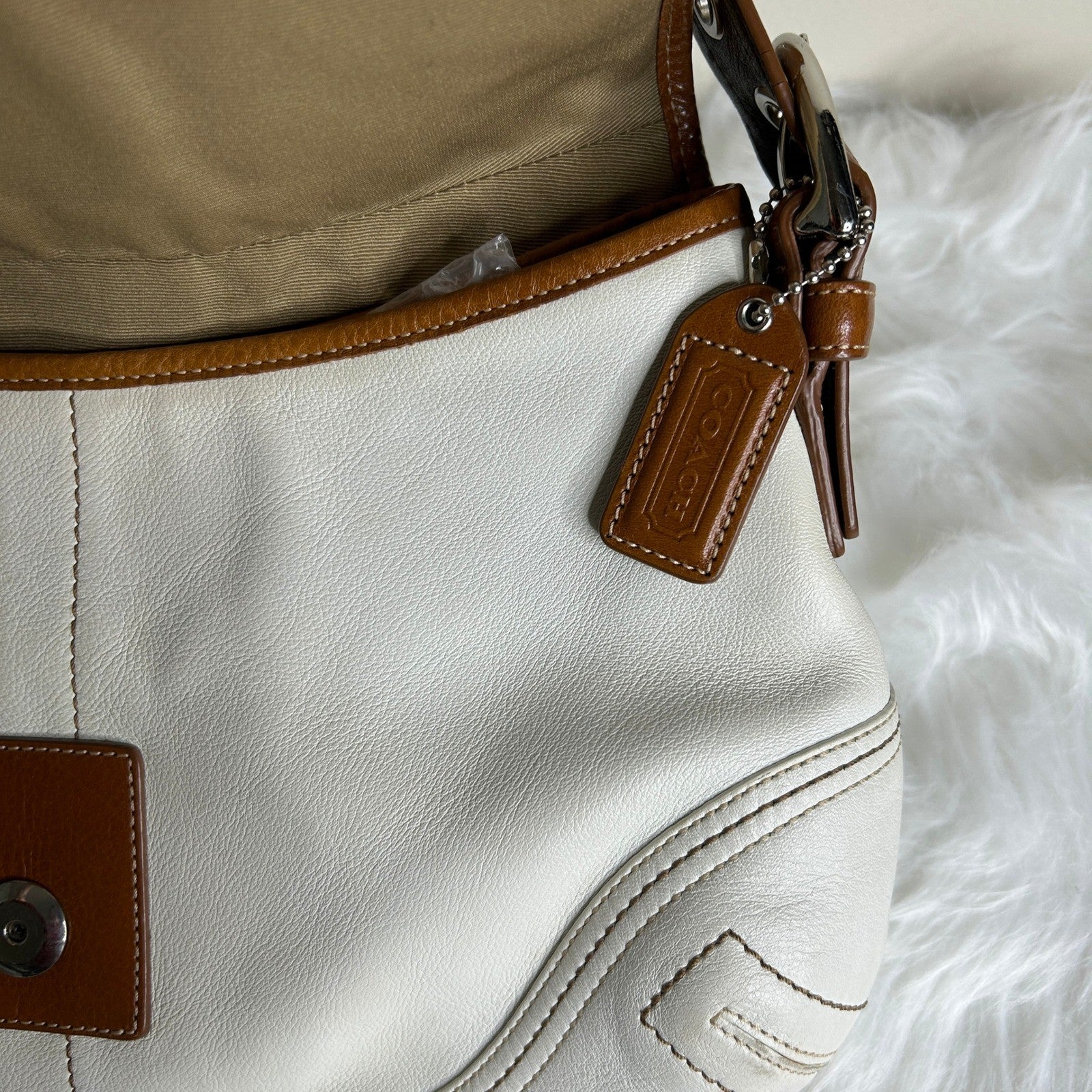 Coach Soho White Pebbled Leather Shoulder Bag Excellent