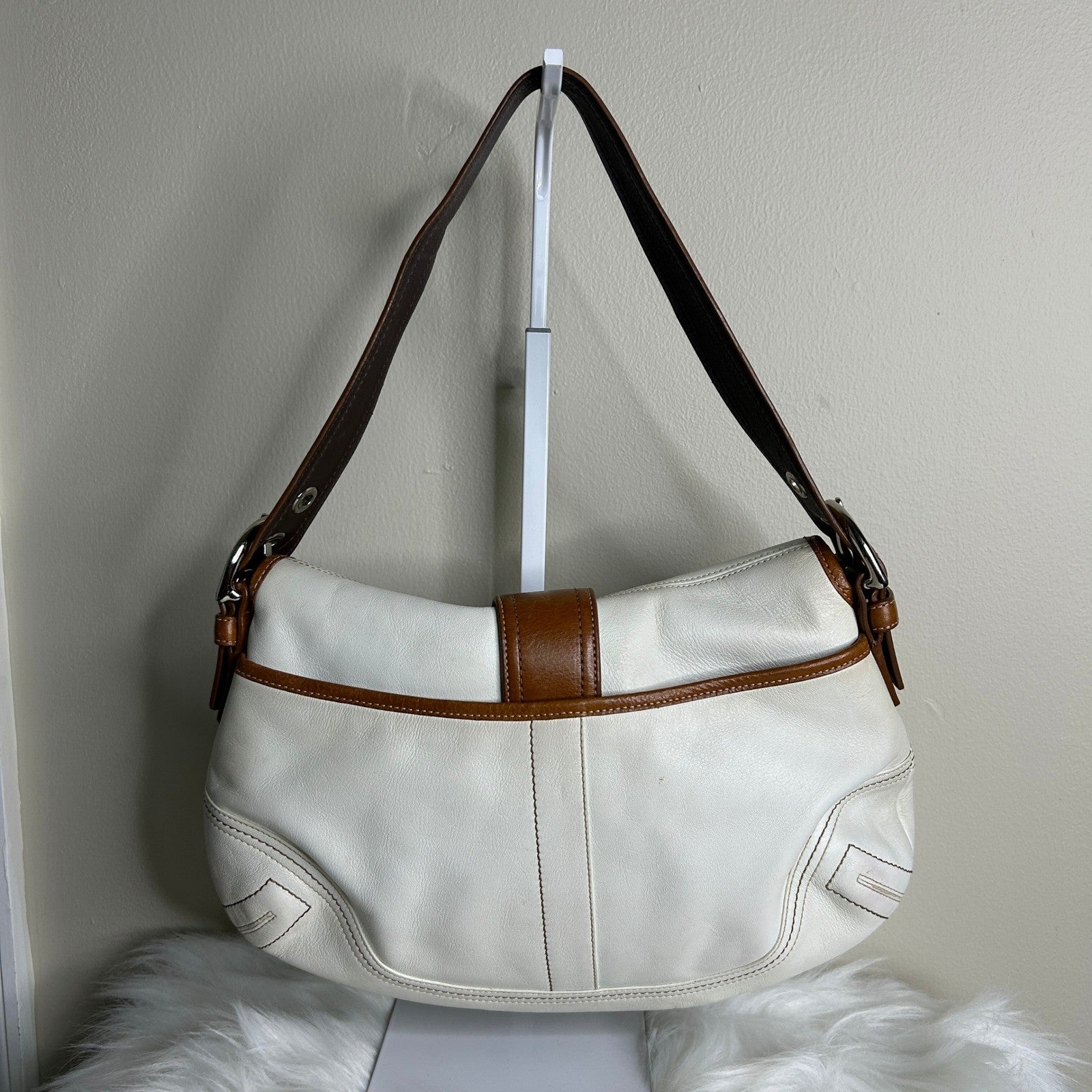 Coach Soho White Pebbled Leather Shoulder Bag Excellent
