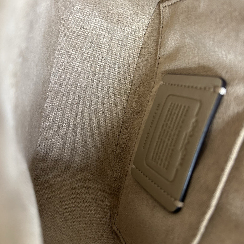 Coach Kleo 17 Chalk White Pebbled Leather Shoulder Bag Excellent