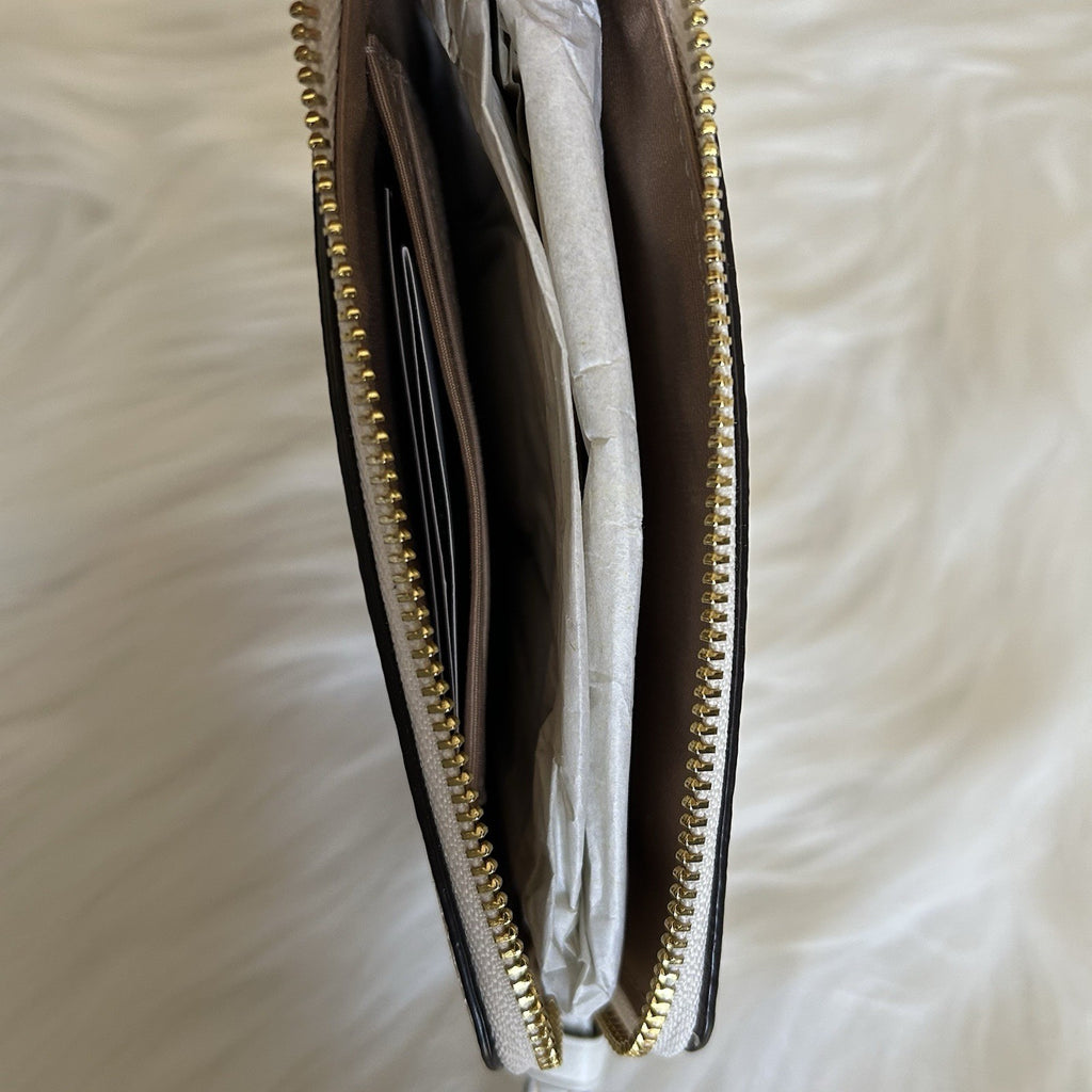 Coach Corner Zip Wristlet Chalk White Signature Canvas Bee Print Excellent