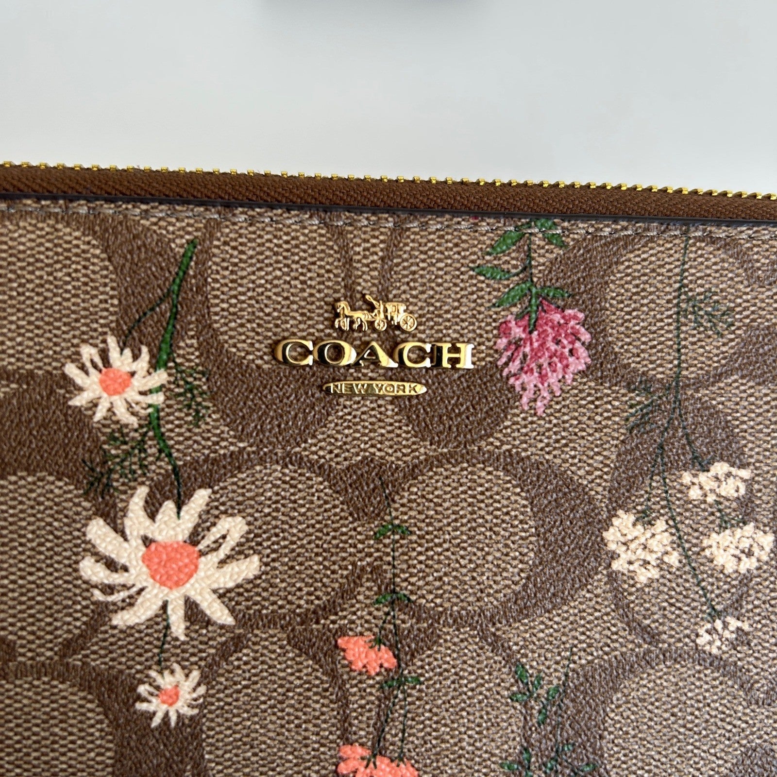Coach Accordion Wildflower Tan Signature Canvas Wristlet Wallet Excellent