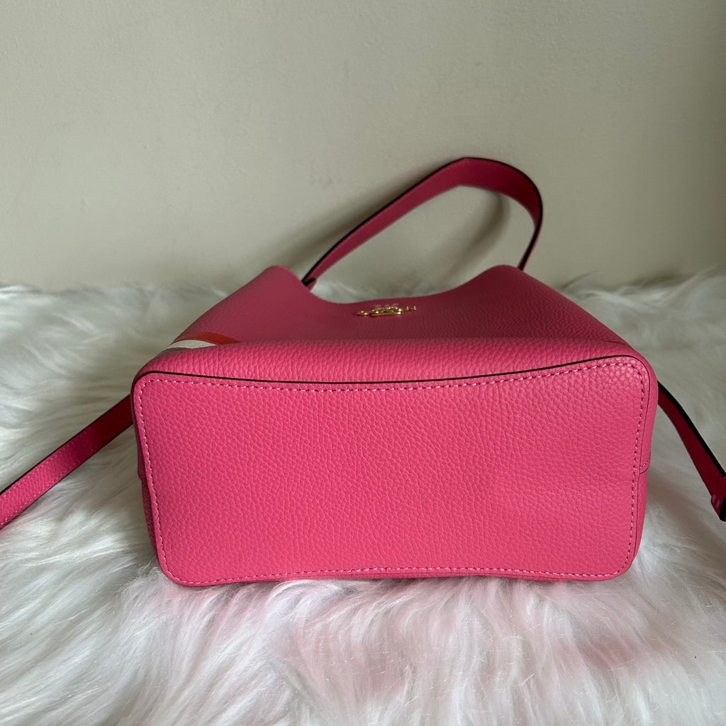 Coach Small Town Bucket Bag Confetti Pink Pebble Leather Shoulder Bag Excellent