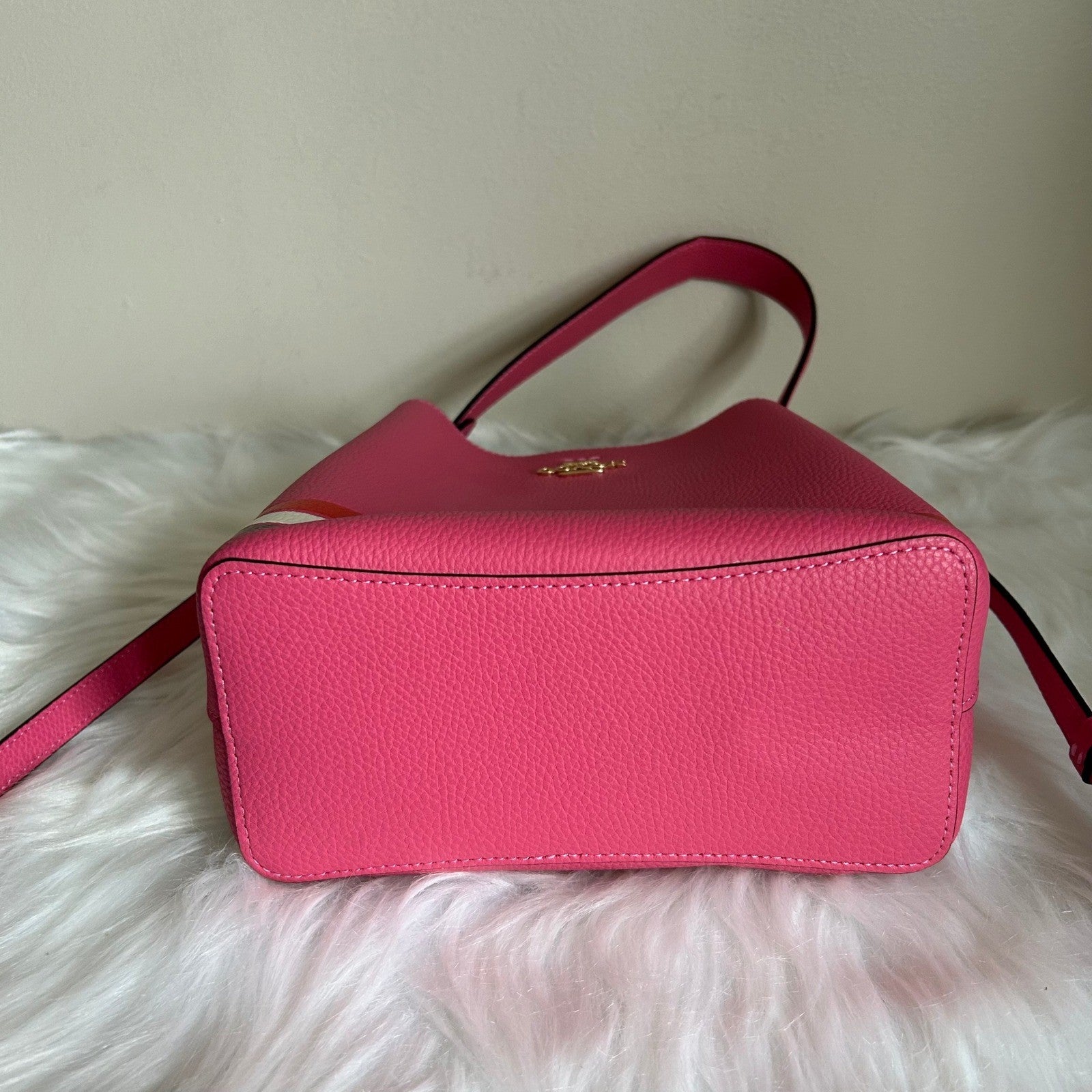 Coach Small Town Bucket Bag Confetti Pink Pebble Leather Shoulder Bag Excellent