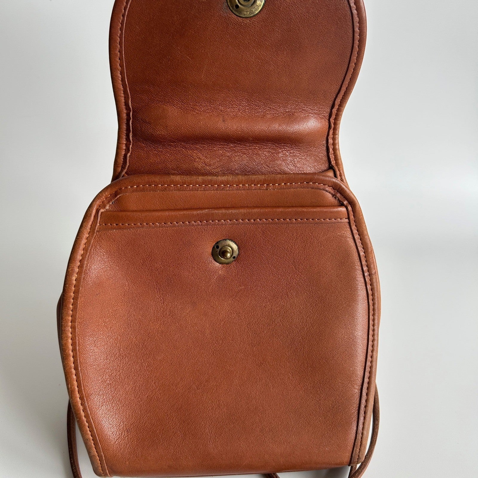 Coach Derby 9904 British Tan Glovetanned Leather Crossbody Bag Good