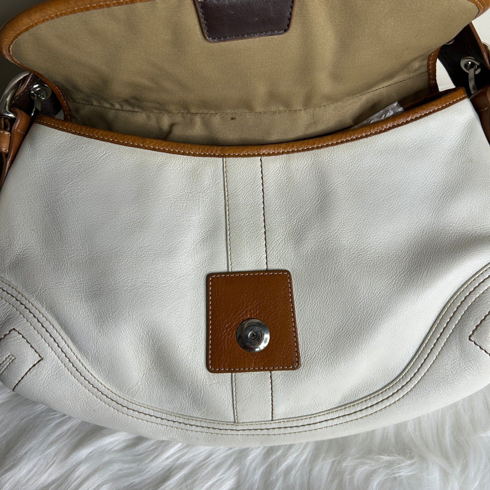 Coach Soho White Pebbled Leather Shoulder Bag Excellent