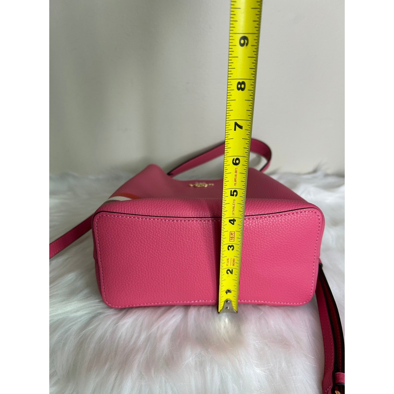 Coach Small Town Bucket Bag Confetti Pink Pebble Leather Shoulder Bag Excellent