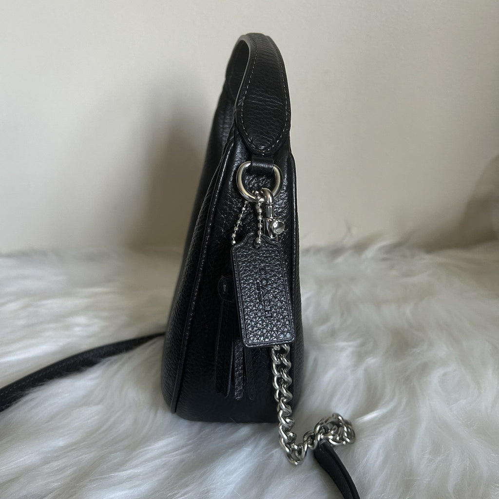 Coach Carmen Black Pebbled Leather Shoulder Bag Excellent
