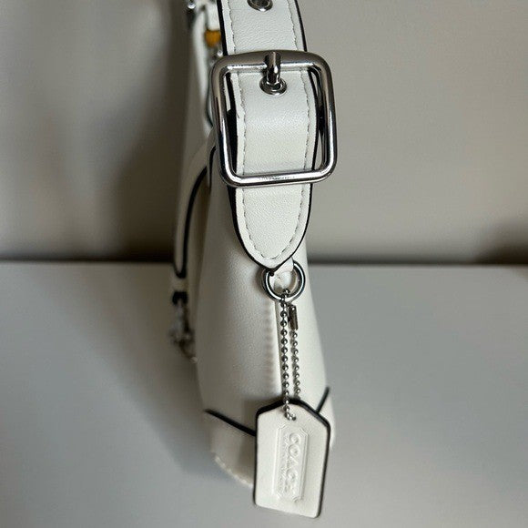Coach Hamptons Hobo Chalk White Pebbled Leather Shoulder Bag Excellent