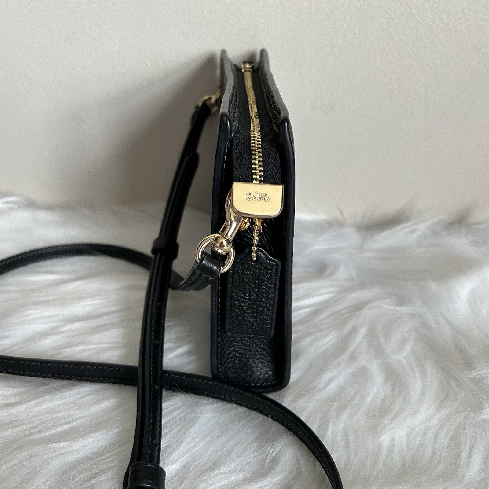 Coach Black Pebbled Leather Crossbody Bag Gold Hardware Slim Messenger