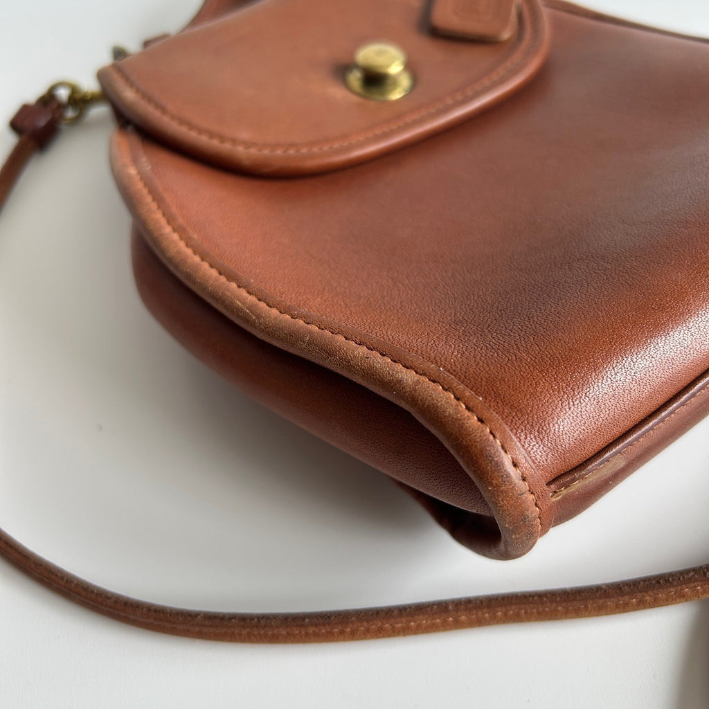 Coach Derby 9904 British Tan Glovetanned Leather Crossbody Bag Good
