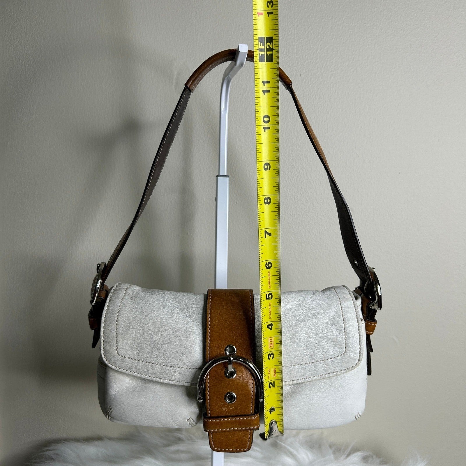Coach Soho Buckle Flap White Tan Leather Shoulder Bag GOOD