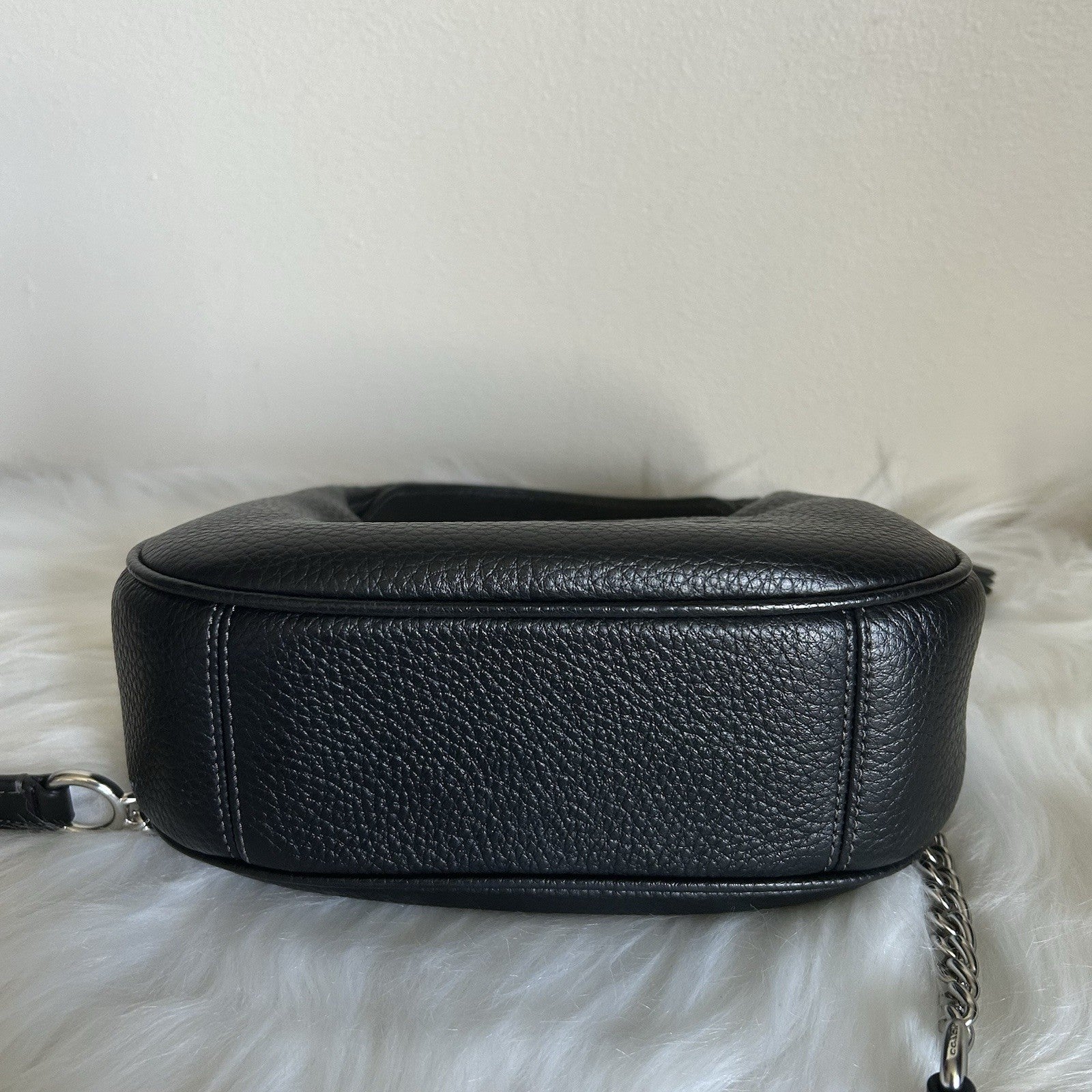 Coach Carmen Black Pebbled Leather Shoulder Bag Excellent