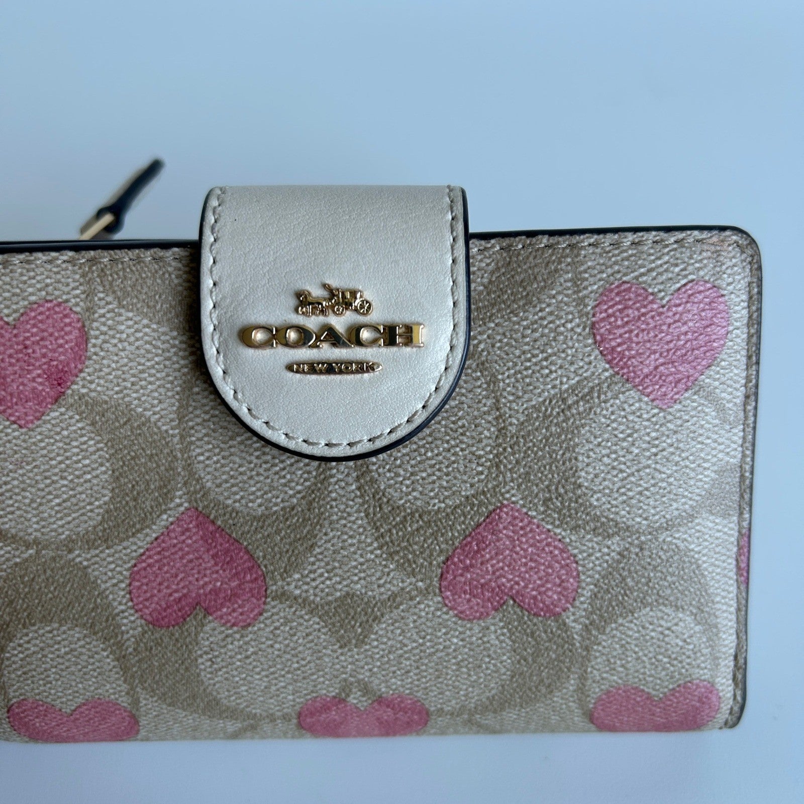 Coach Medium Corner Zip Wallet Khaki Pink Heart Signature Canvas Excellent