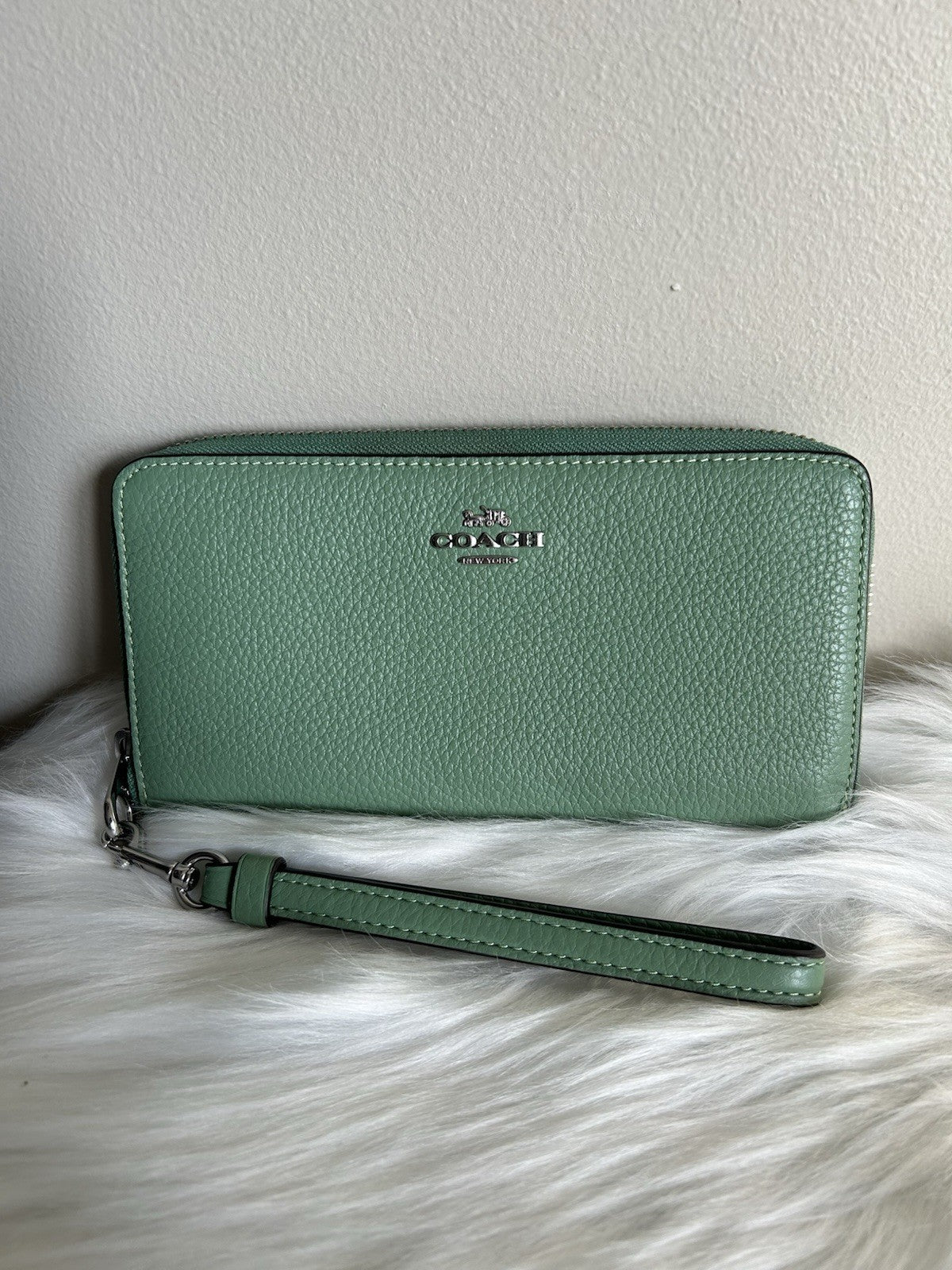 Coach Accordion Zip Wallet Pebble Leather in Soft Green