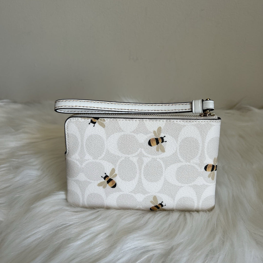 Coach Corner Zip Wristlet Chalk White Signature Canvas Bee Print Excellent