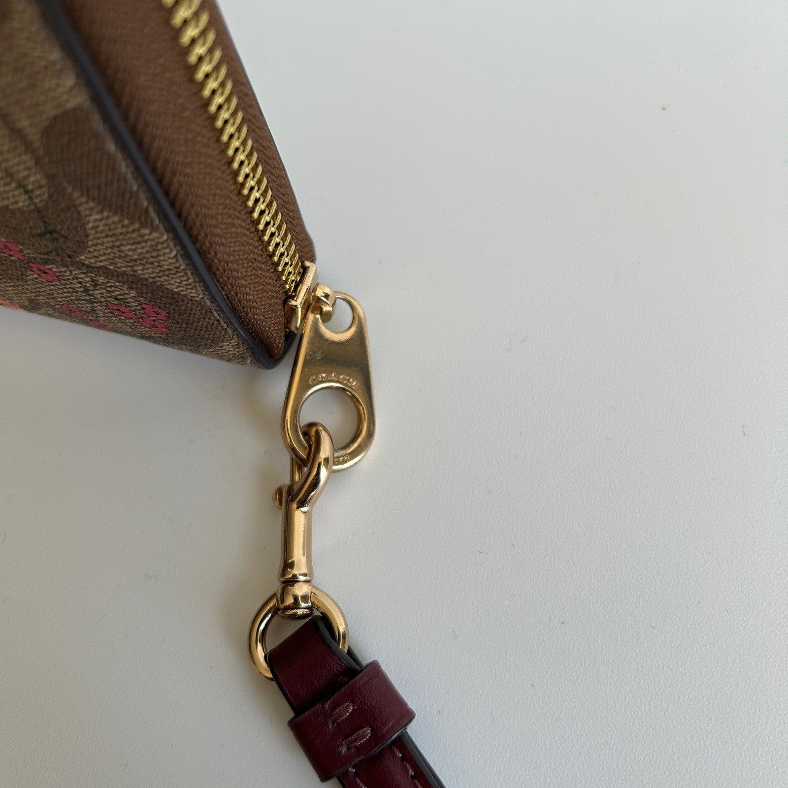 Coach Accordion Wildflower Tan Signature Canvas Wristlet Wallet Excellent