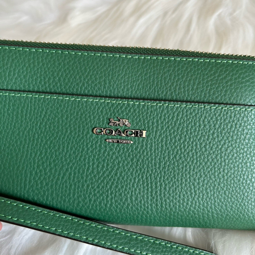 Coach Accordion Zip Green Pebbled Leather Wristlet Wallet Excellent