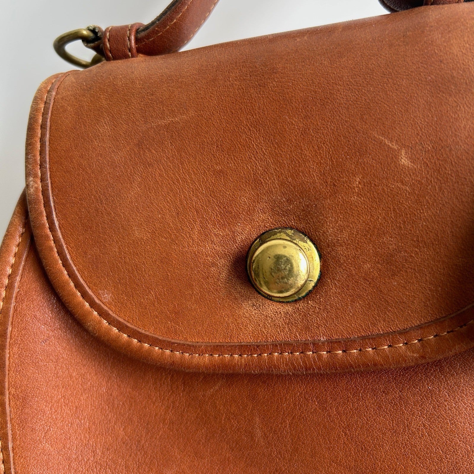 Coach Derby 9904 British Tan Glovetanned Leather Crossbody Bag Good
