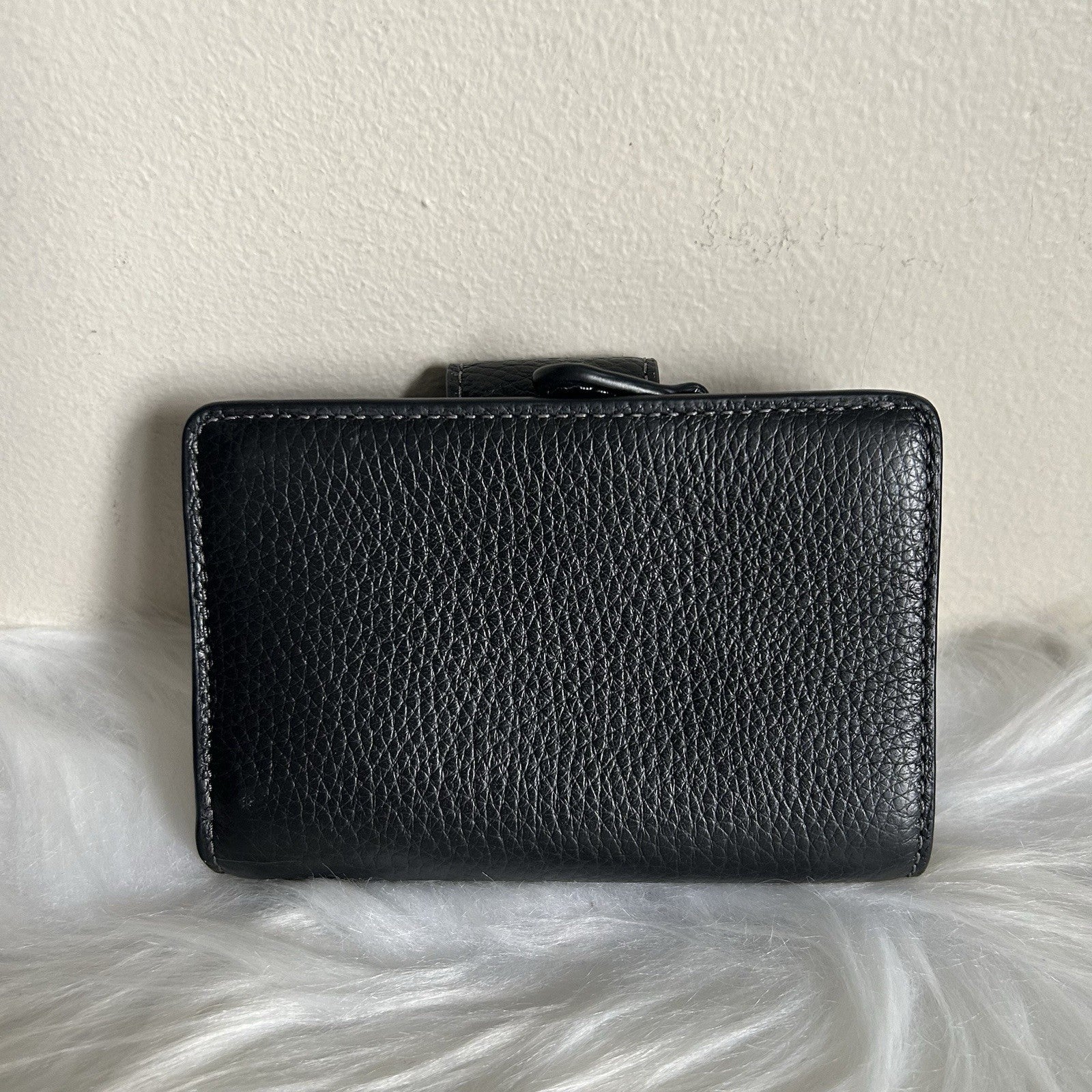 Coach Medium Corner Zip Black Pebbled Leather Wallet Excellent