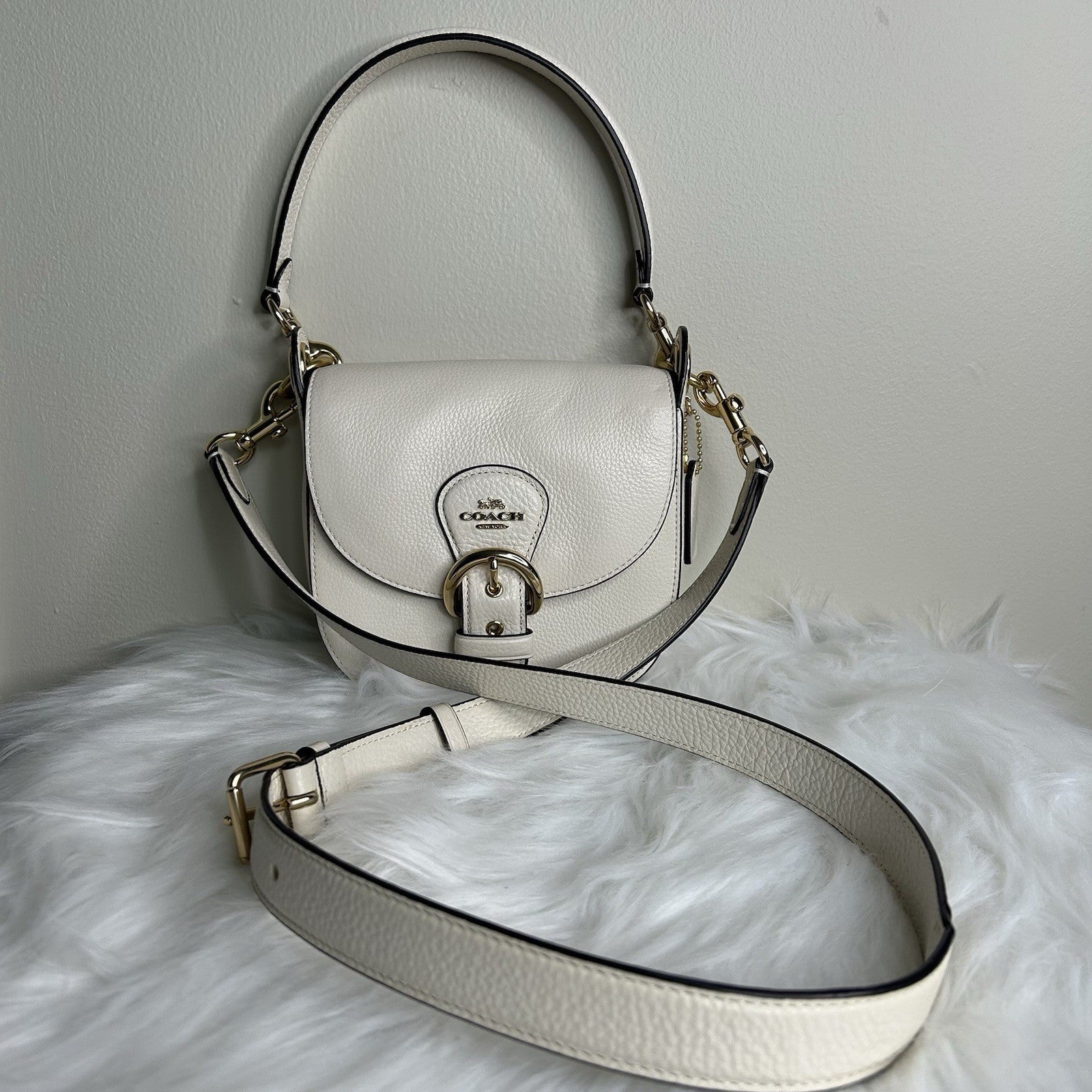 Coach Kleo 17 Chalk White Pebbled Leather Shoulder Bag Excellent