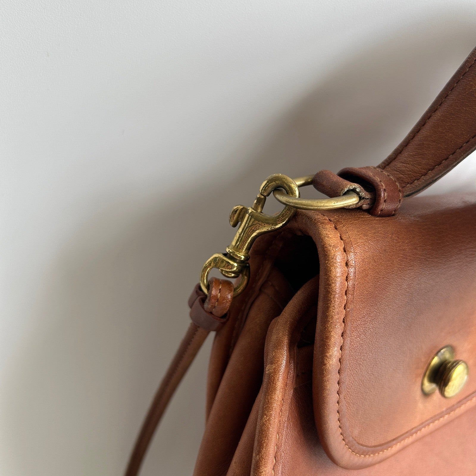 Coach Derby 9904 British Tan Glovetanned Leather Crossbody Bag Good