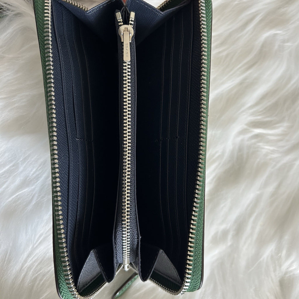Coach Accordion Zip Green Pebbled Leather Wristlet Wallet Excellent