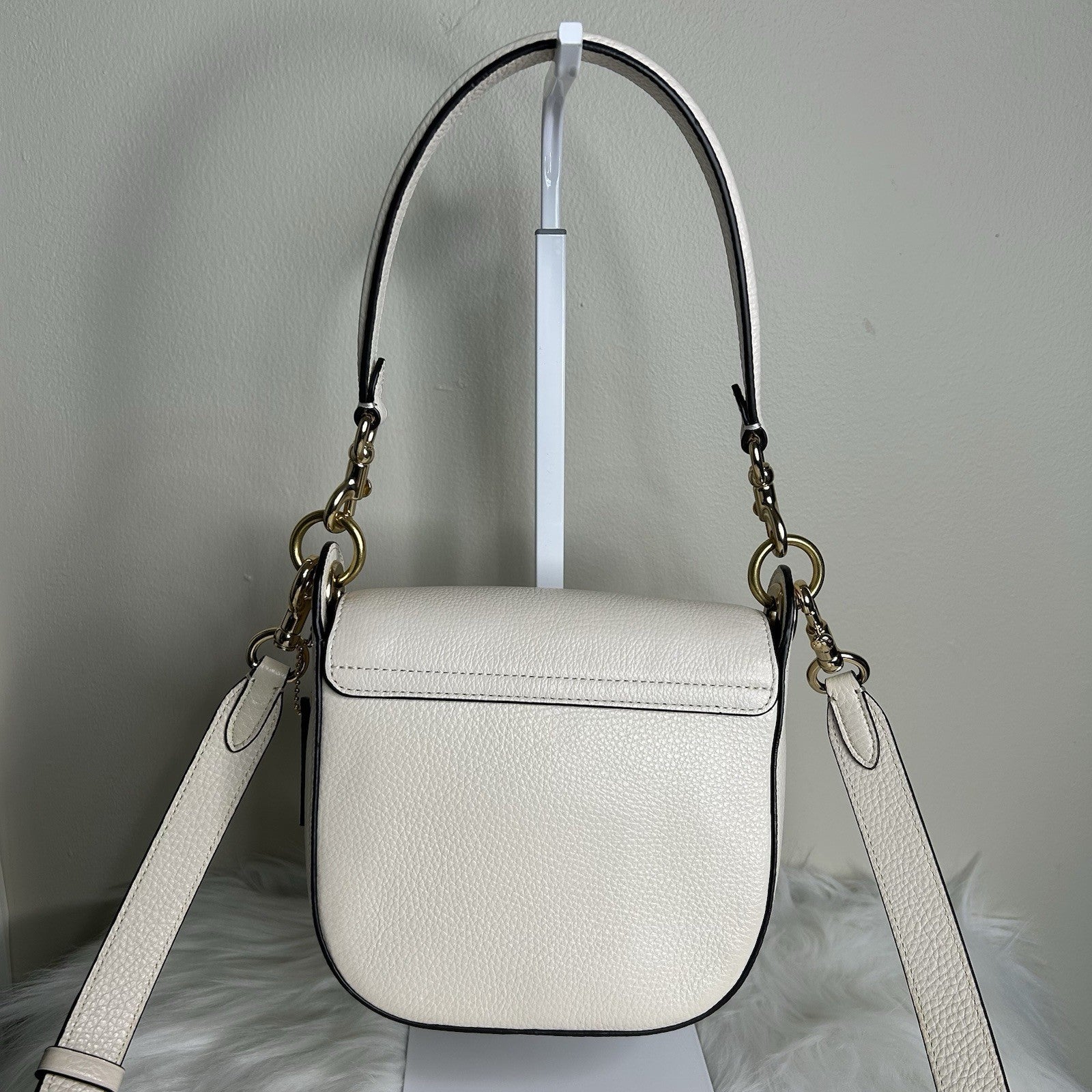 Coach Kleo 17 Chalk White Pebbled Leather Shoulder Bag Excellent