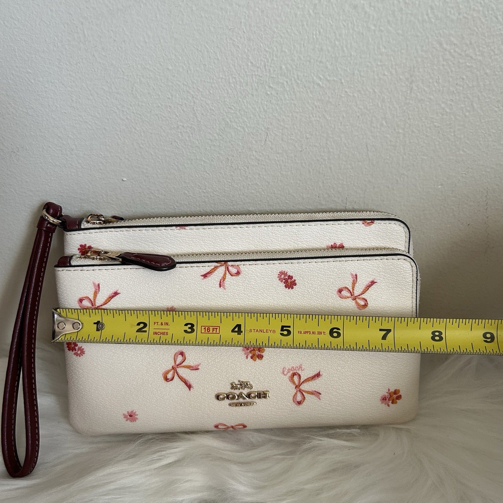 Coach Double Zip Wallet Chalk White Pebbled Leather Wristlet Excellent