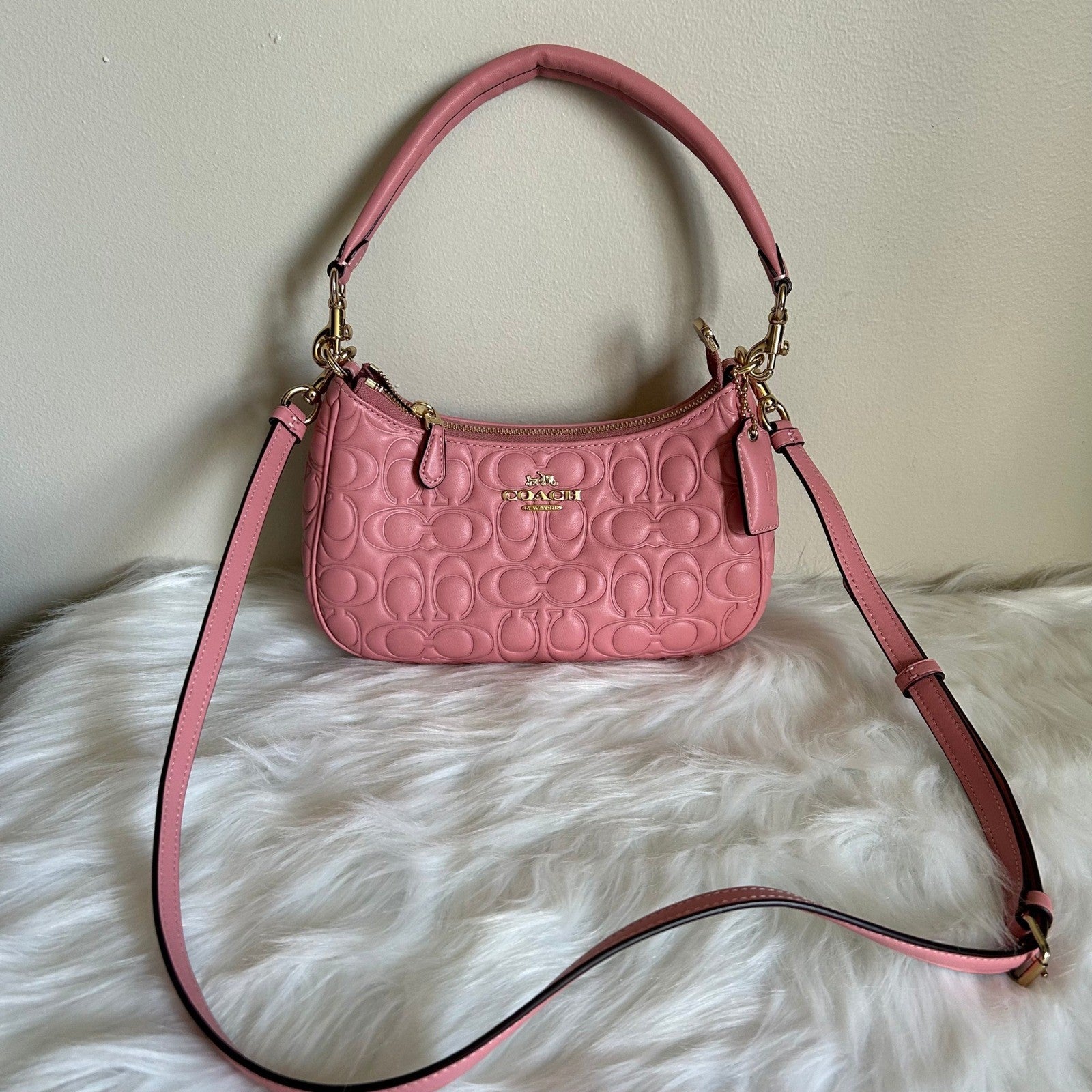 Coach Teri Pink Signature Leather Shoulder Bag Excellent