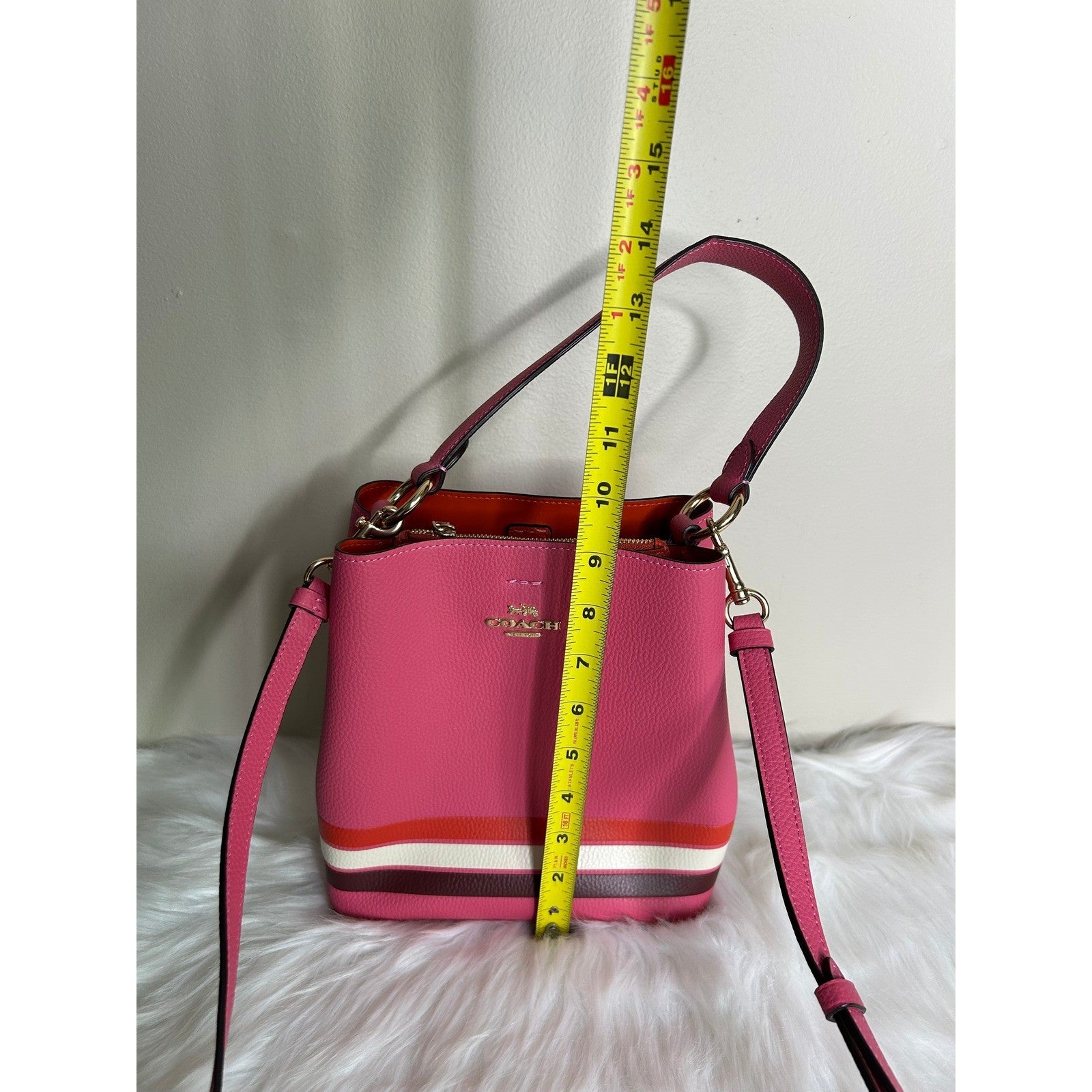Coach Small Town Bucket Bag Confetti Pink Pebble Leather Shoulder Bag Excellent
