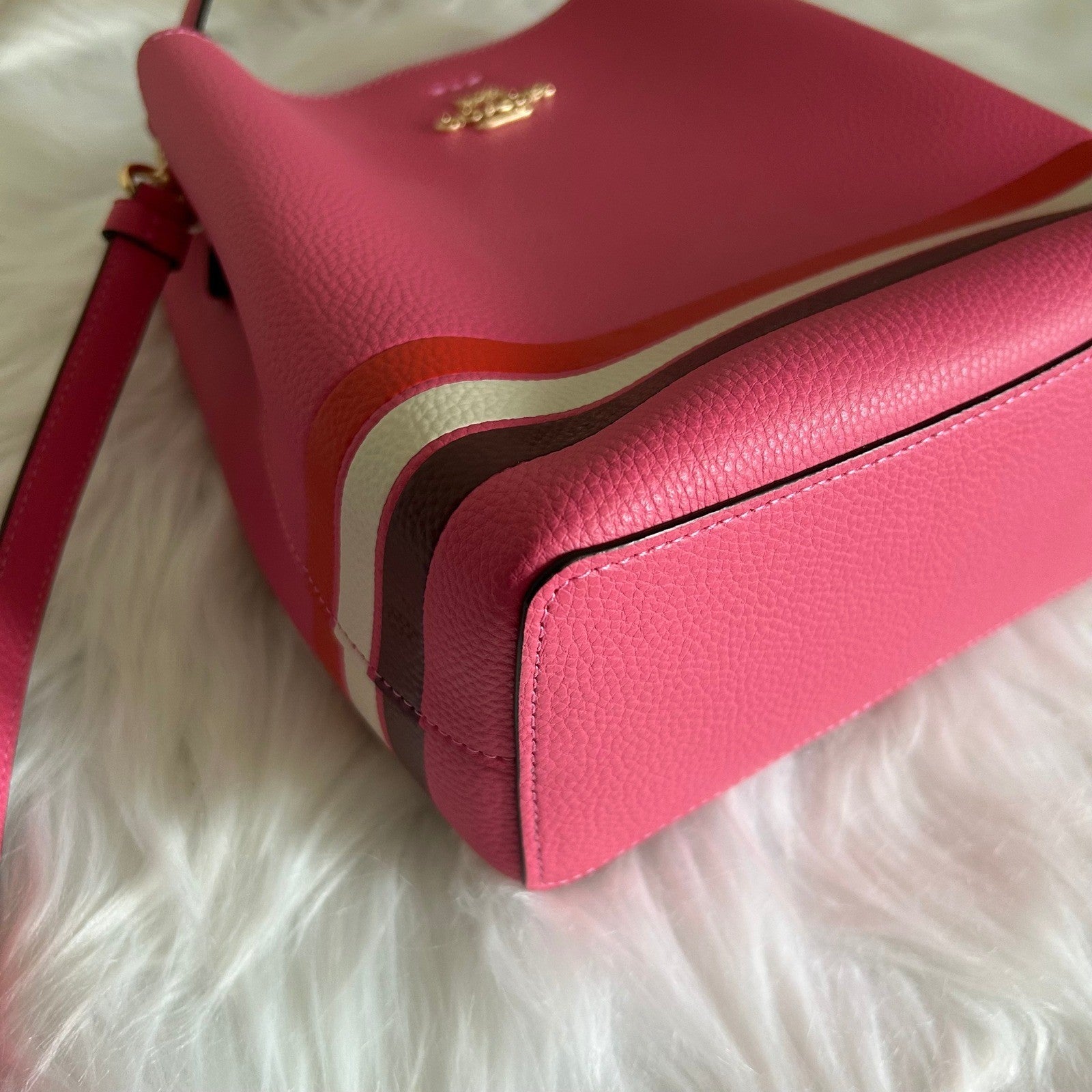 Coach Small Town Bucket Bag Confetti Pink Pebble Leather Shoulder Bag Excellent
