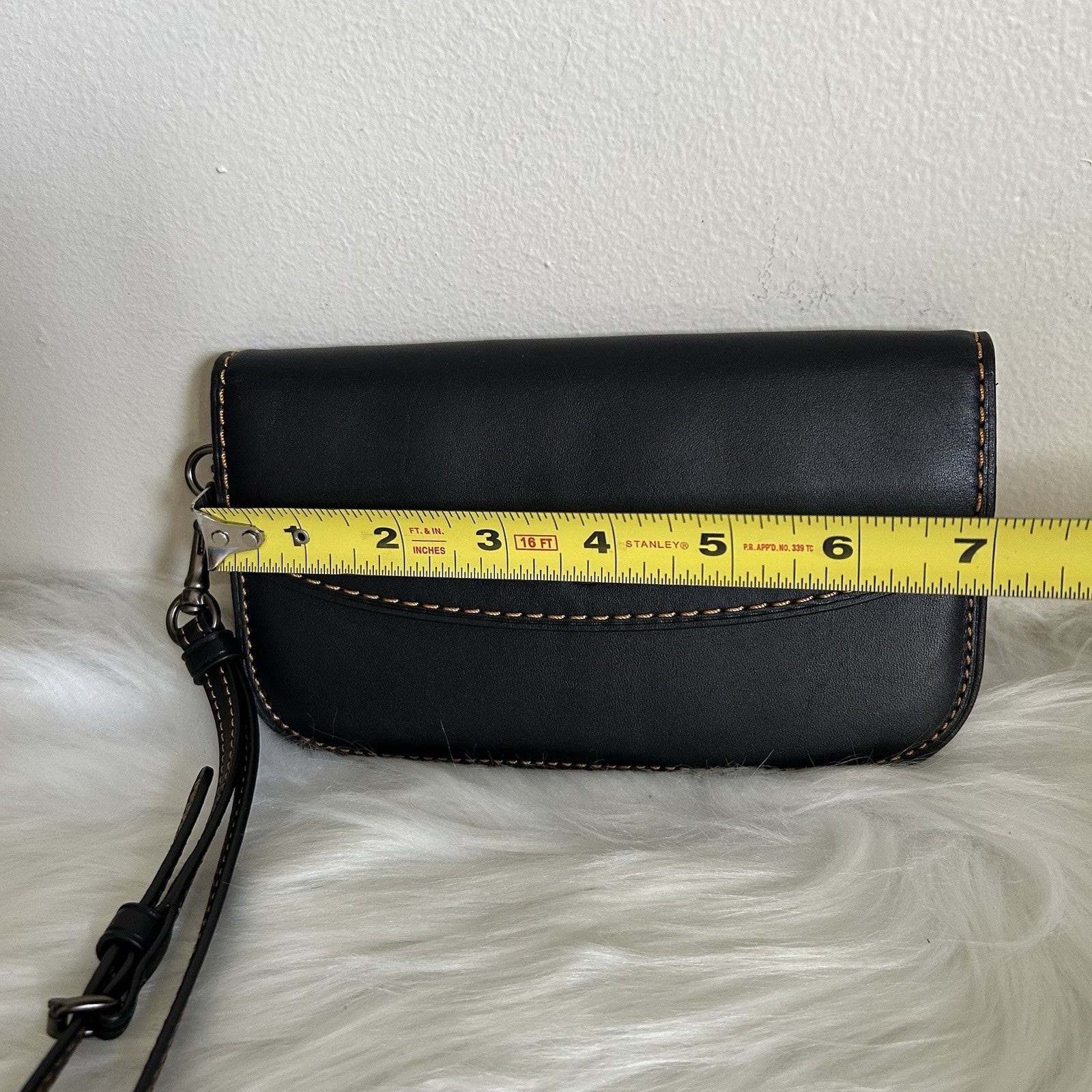 Coach Glovetanned Leather Black Wristlet Clutch GOOD