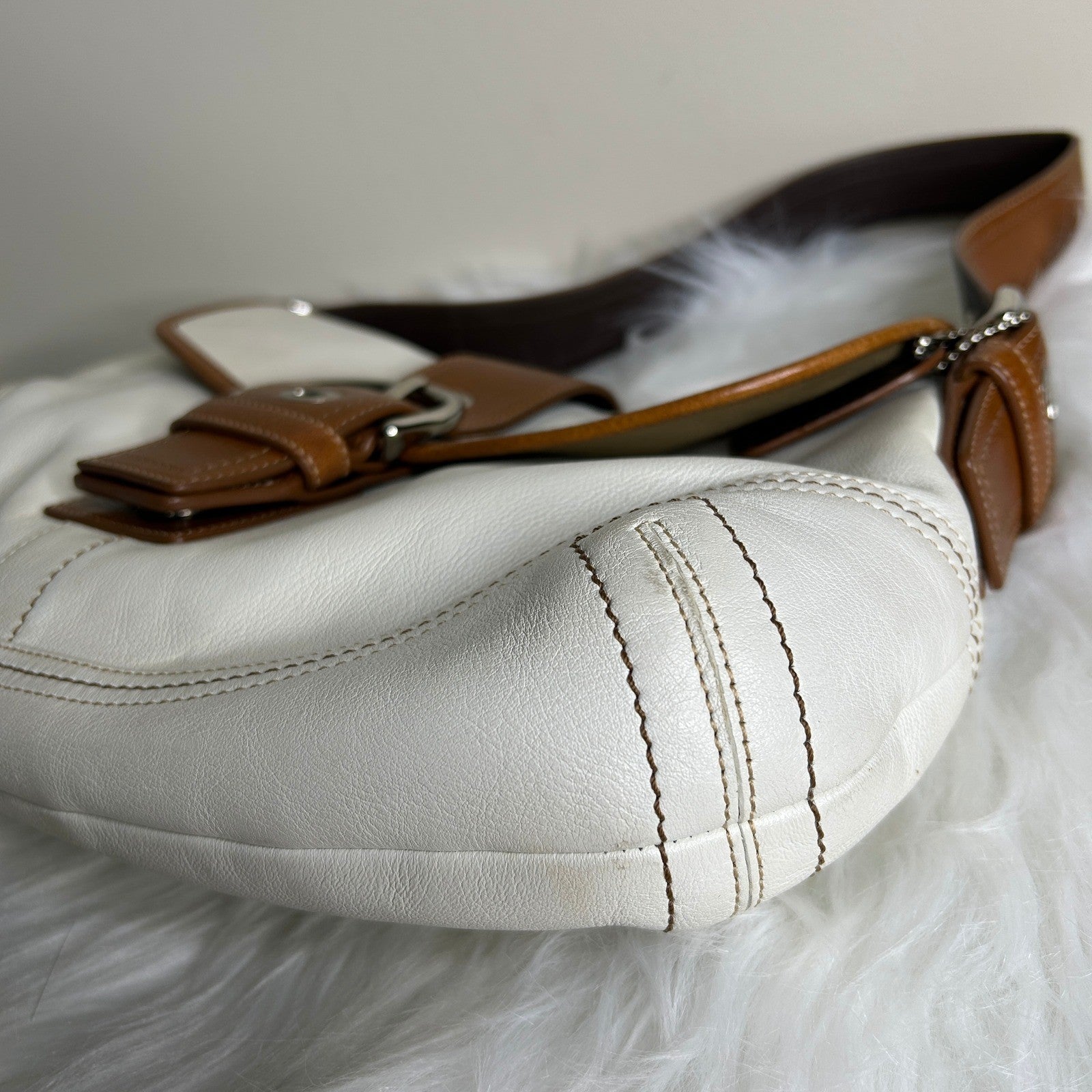Coach Soho White Pebbled Leather Shoulder Bag Excellent