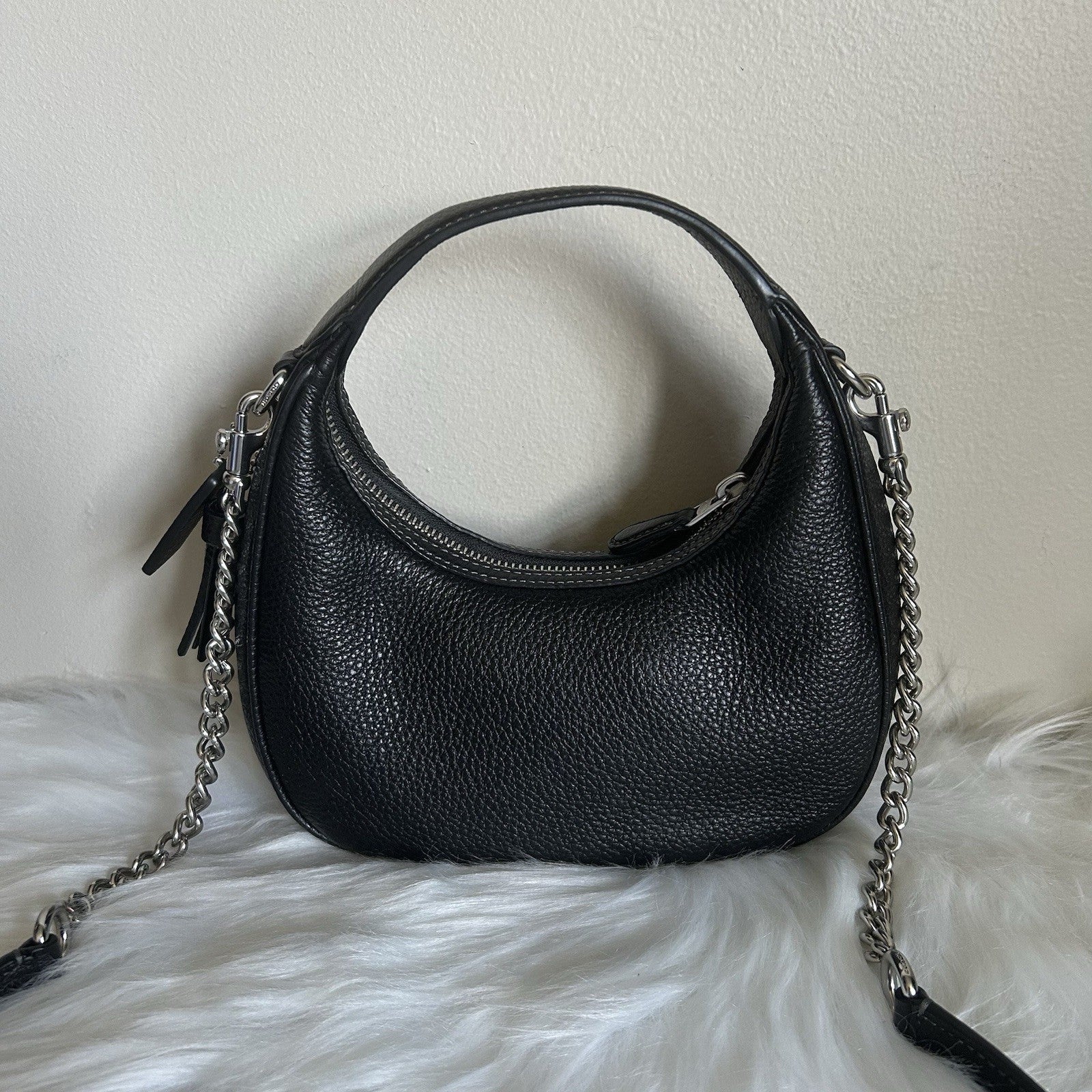 Coach Carmen Black Pebbled Leather Shoulder Bag Excellent