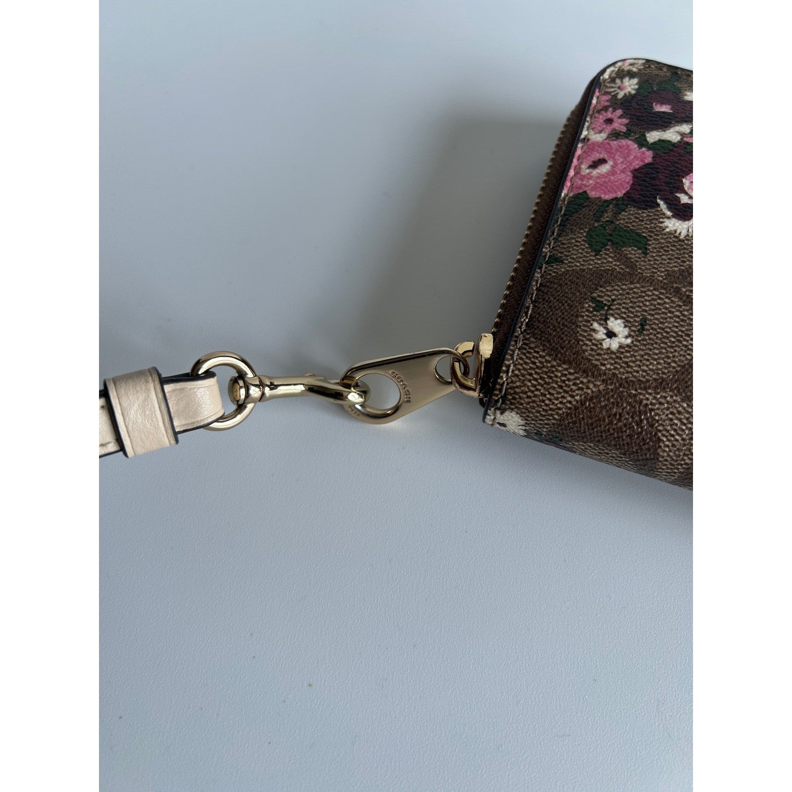 Coach Floral Signature Brown Pink Canvas Accordion Zip Wristlet Excellent