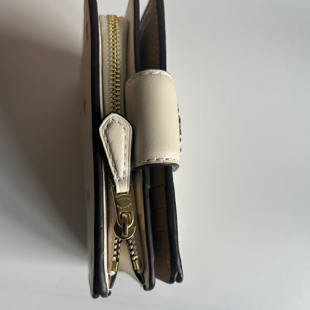Coach Medium Corner Zip Wallet Chalk White Star Print Leather Excellent