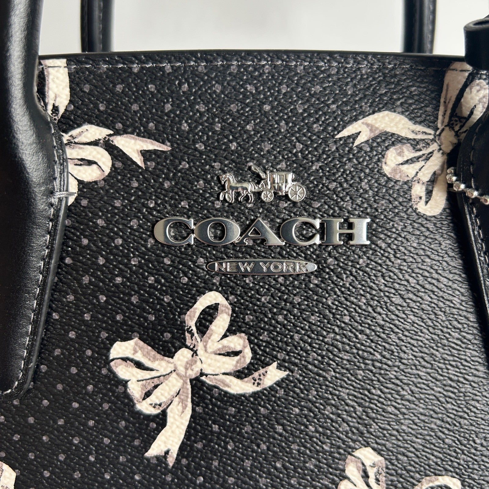 Coach Andrea Carryall Black Bow Print Leather Crossbody Bag CAA77 Excellent