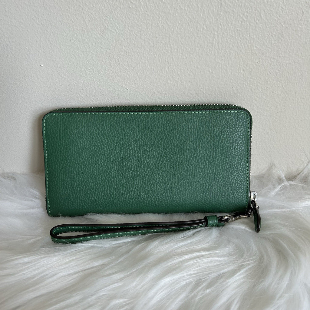 Coach Accordion Zip Green Pebbled Leather Wristlet Wallet Excellent